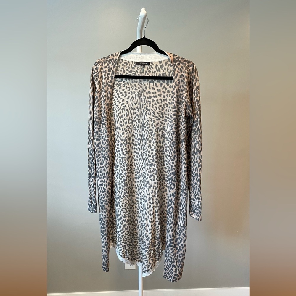 Olivaceous Beige Leopard Print Sweater Women’s Size Medium
